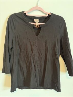 CHICO’S Black 3/4 Sleeve Keyhole Top with Chained Neckline